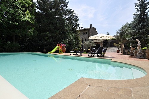 Renovated villa with infinity pool in the historical center of Castel Arquato