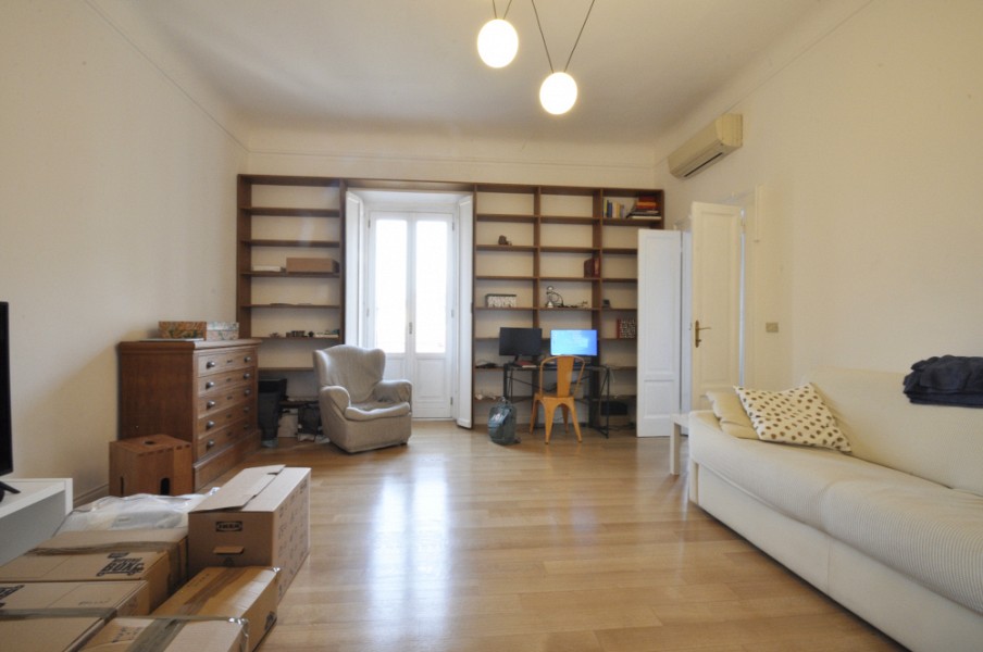 Large one bedroom flat at the top floor in Sempione