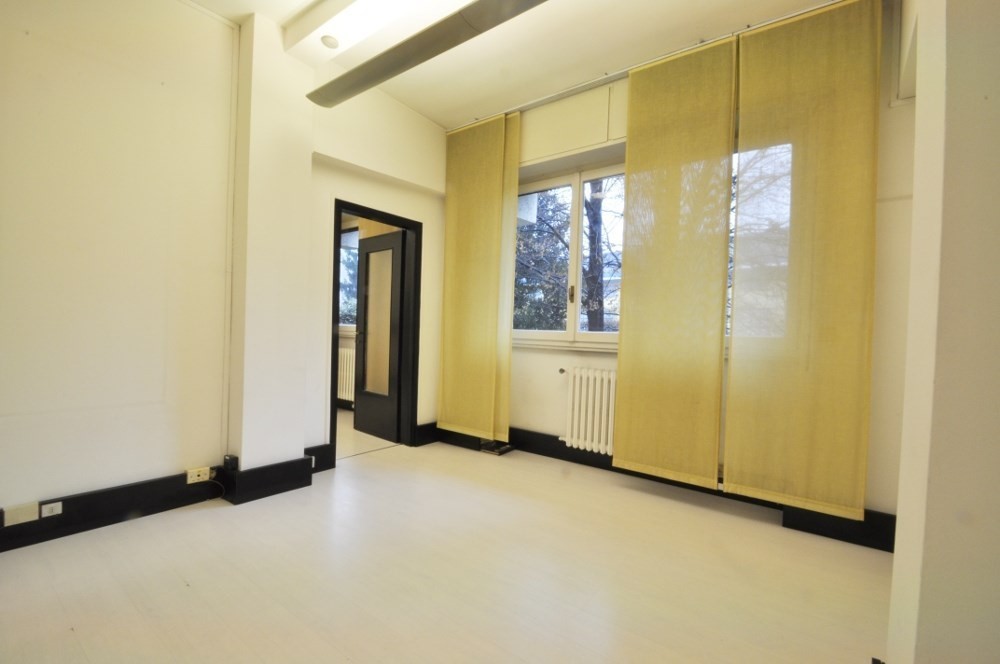 PPC private property consultants: Ufficio ristrutturato lungo Via Tortona