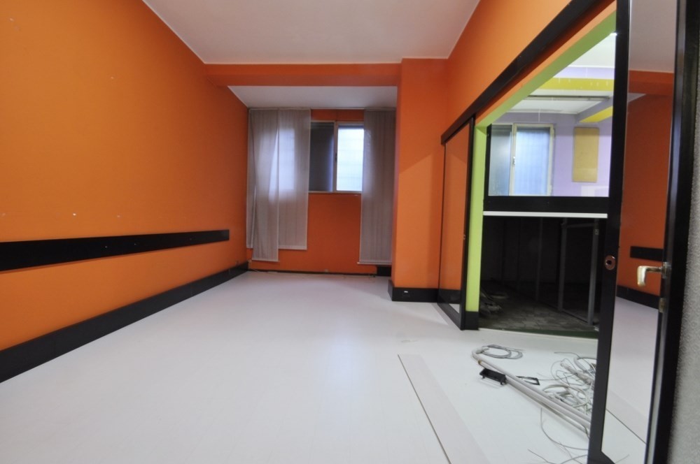 PPC private property consultants: Ufficio ristrutturato lungo Via Tortona