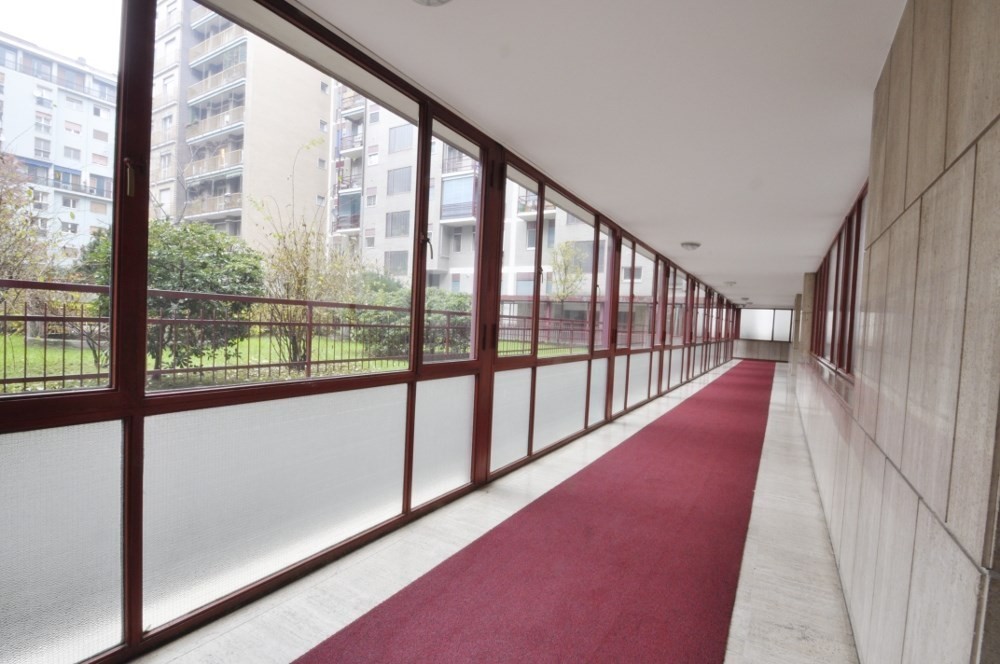 PPC private property consultants: Ufficio ristrutturato lungo Via Tortona