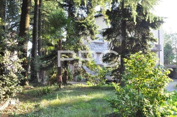 PPC private property consultants: Villa distribuita su più piani a Masnago