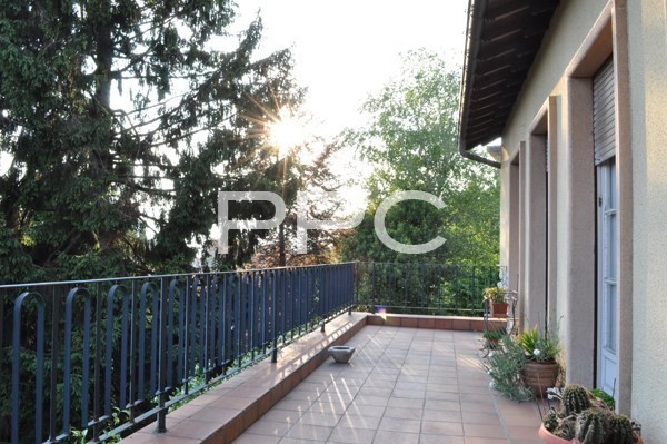 PPC private property consultants: Villa distribuita su più piani a Masnago
