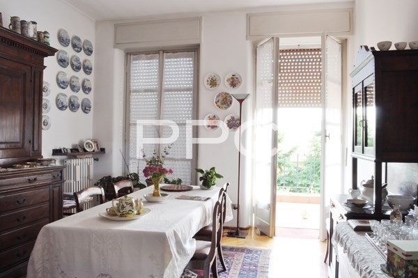 PPC private property consultants: Villa distribuita su più piani a Masnago