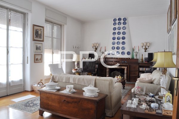 PPC private property consultants: Villa distribuita su più piani a Masnago