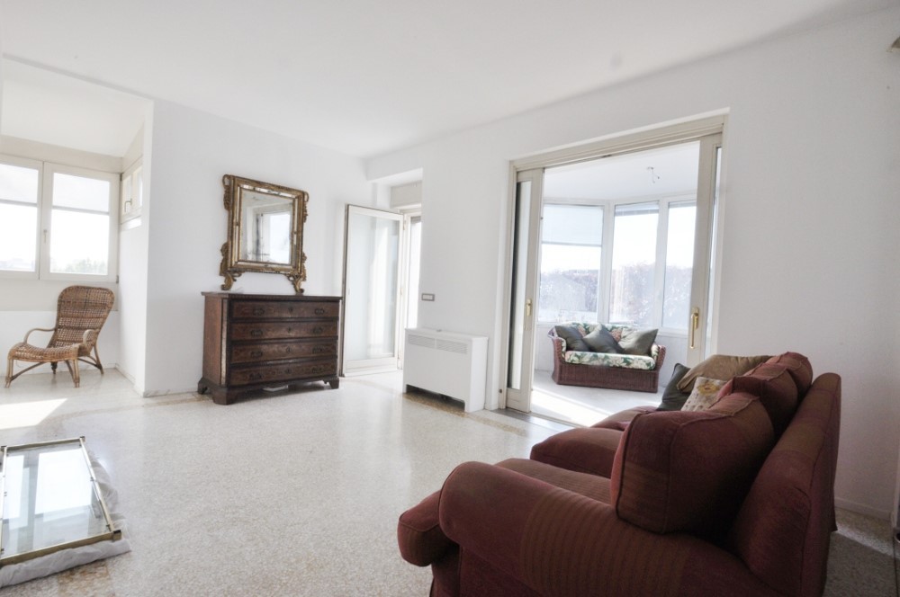 PPC private property consultants: شقة فوق السطح مع شرفة واسعة تطل على الكاتدرائية