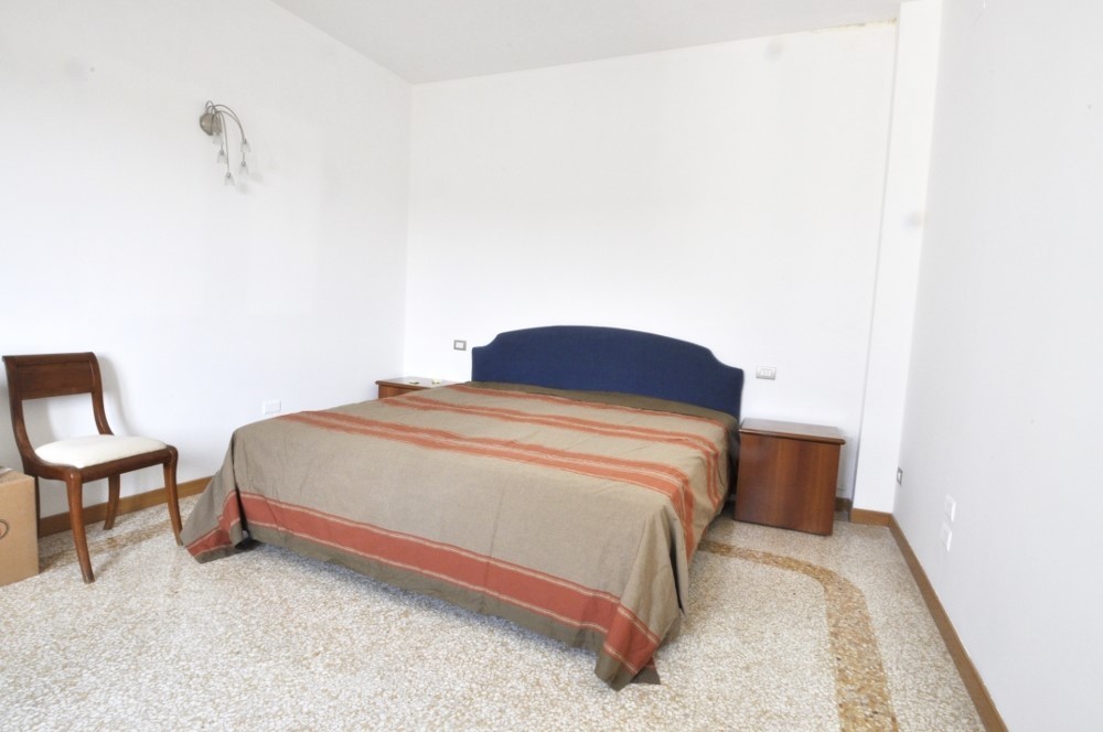 PPC private property consultants: شقة فوق السطح مع شرفة واسعة تطل على الكاتدرائية