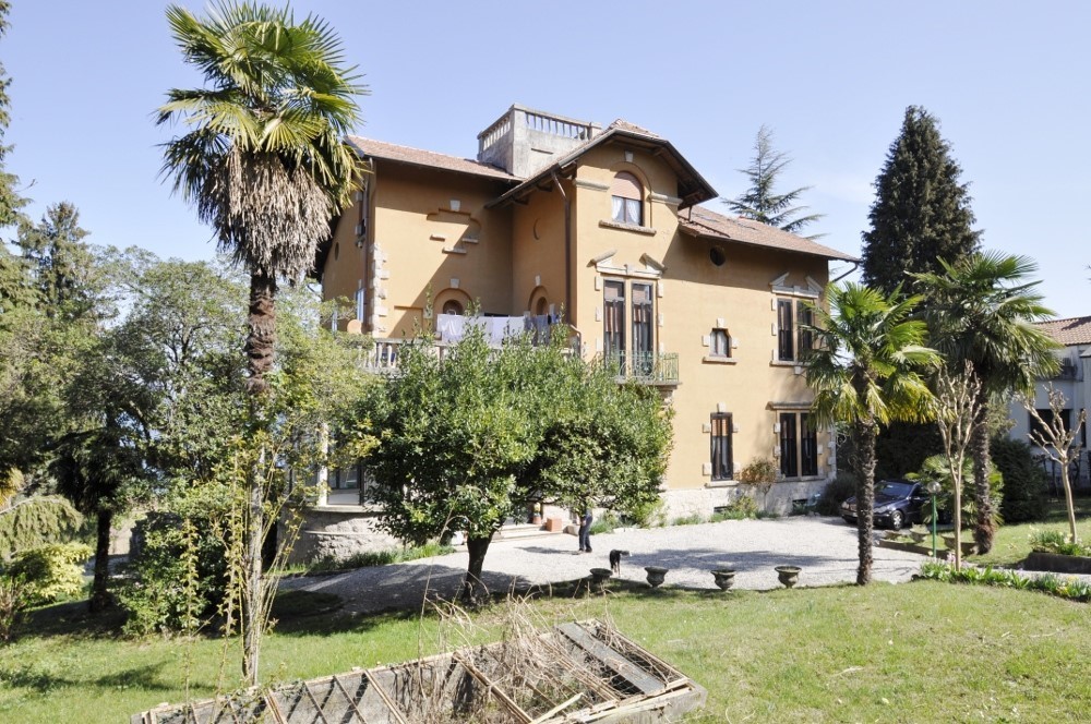 PPC private property consultants: فيلاّ تاريخية مع شاطئ ورصيف خاص تتواجد على بحيرة ماجّوري 