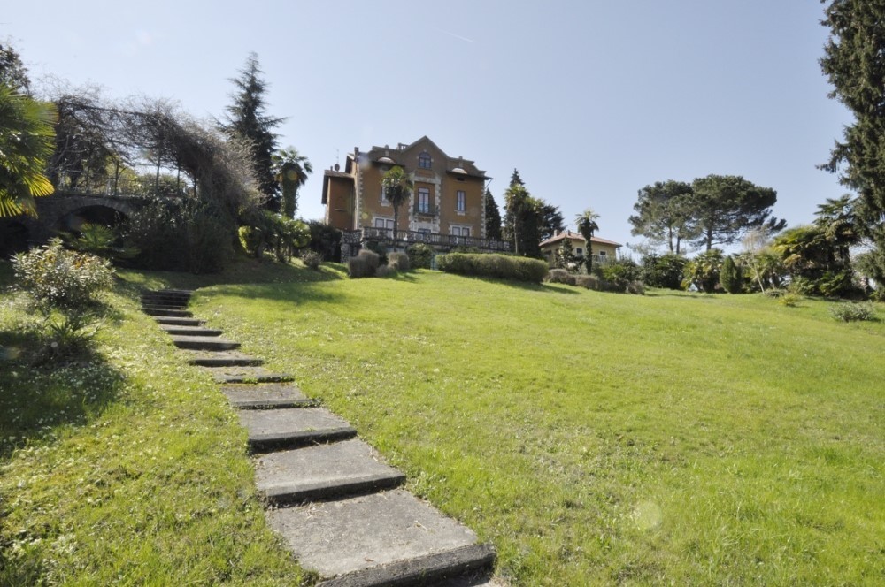 PPC private property consultants: فيلاّ تاريخية مع شاطئ ورصيف خاص تتواجد على بحيرة ماجّوري 