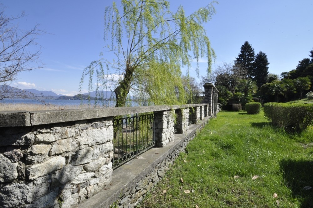 PPC private property consultants: فيلاّ تاريخية مع شاطئ ورصيف خاص تتواجد على بحيرة ماجّوري 