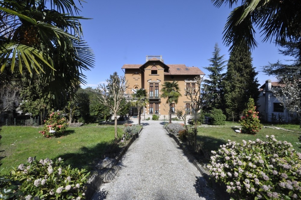 PPC private property consultants: فيلاّ تاريخية مع شاطئ ورصيف خاص تتواجد على بحيرة ماجّوري 