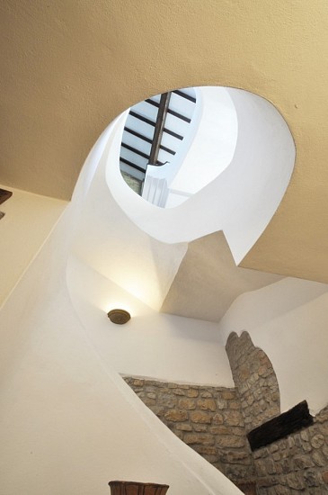 PPC private property consultants: فيلاّ مرمّمة مع حديقة وبركة سباحة 