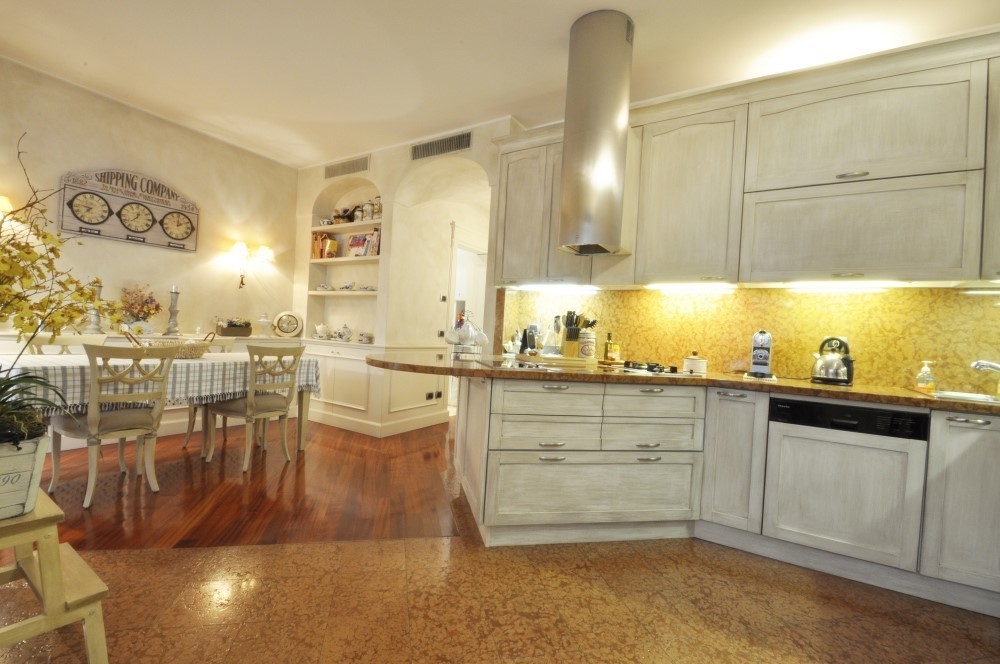 PPC private property consultants: Elegant renovated apartment in the hippodrome area