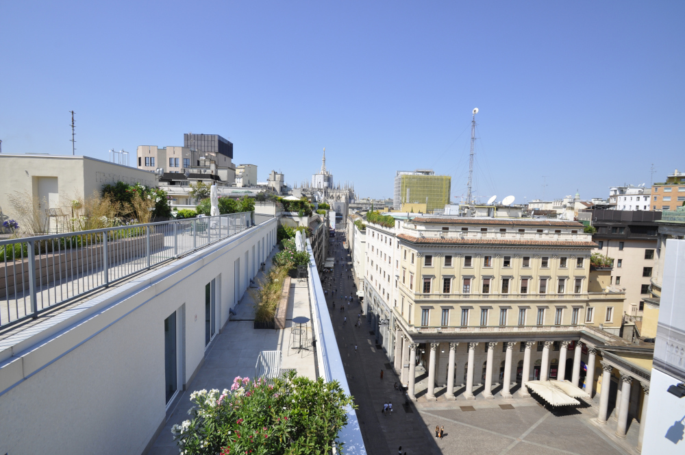 Office Rent Milan: Contemporary Coworking Building in San Babila