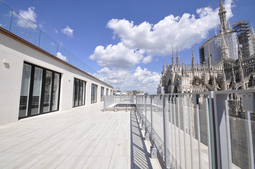 Office Rent Milan: Elegant Business Residence in Duomo