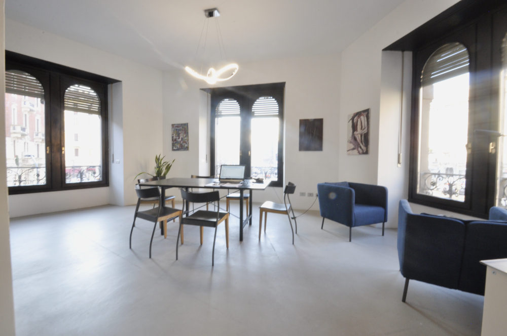 Office Rent Milan: Independent office suite in a larger shared environment 