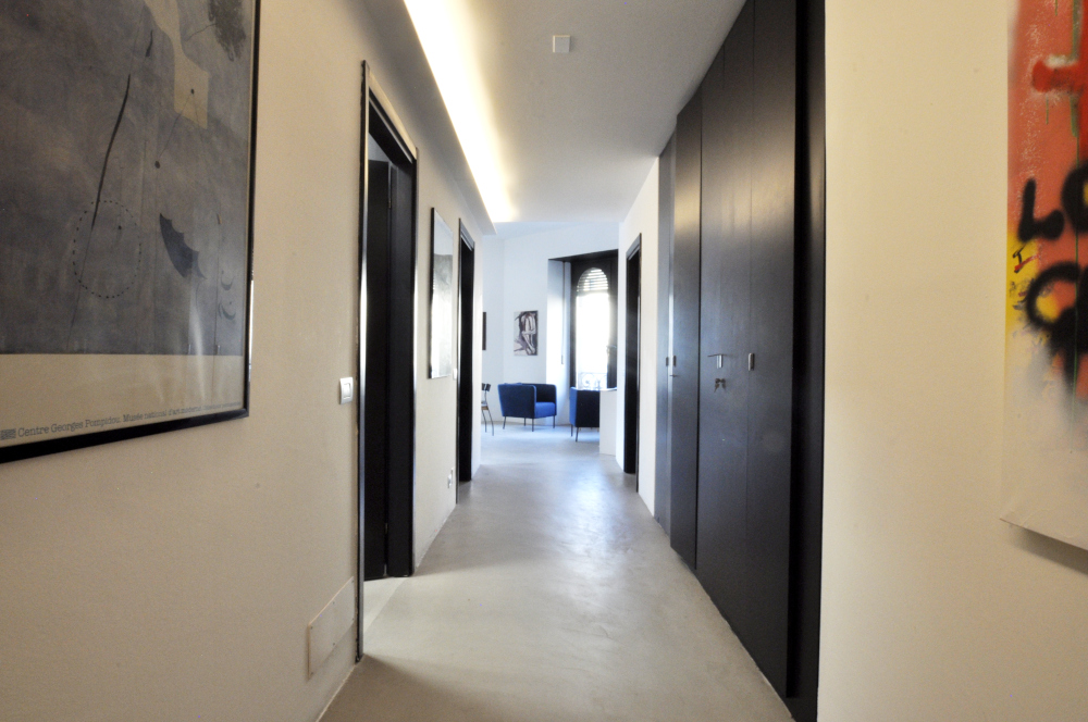 Office Rent Milan: Independent office suite in a larger shared environment 