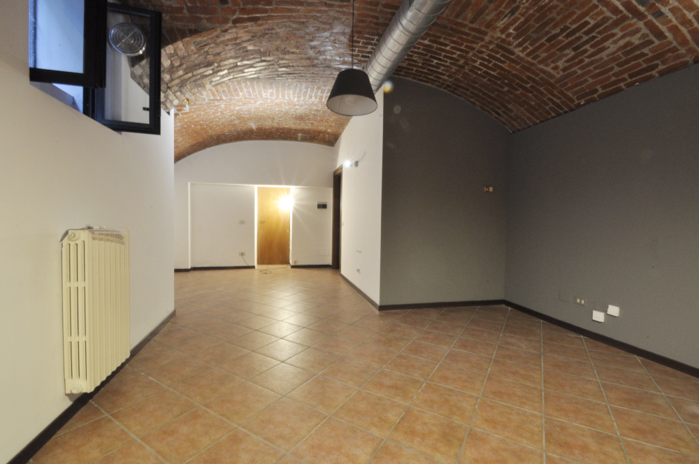 Office Rent Milan: Office Space along Via Vigevano, internal courtyard