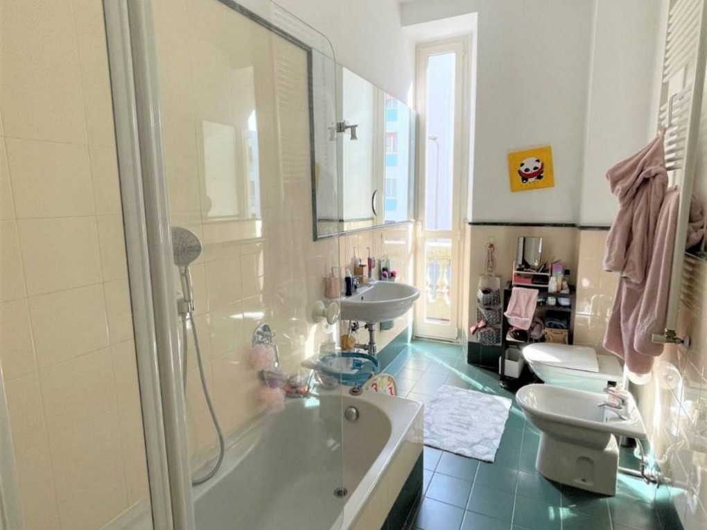 BocconiRent: Three bedrooms flat with large terrace