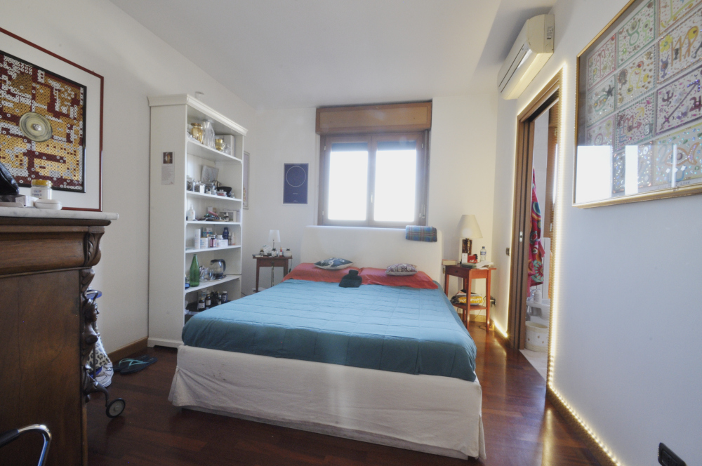BocconiRent: Two bedrooms flat with huge terrace and parking garage