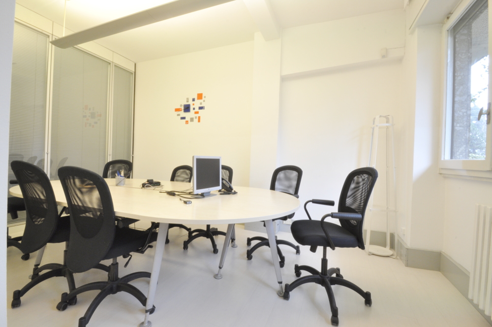 Office Rent Milan: Renovated office space in Tortona